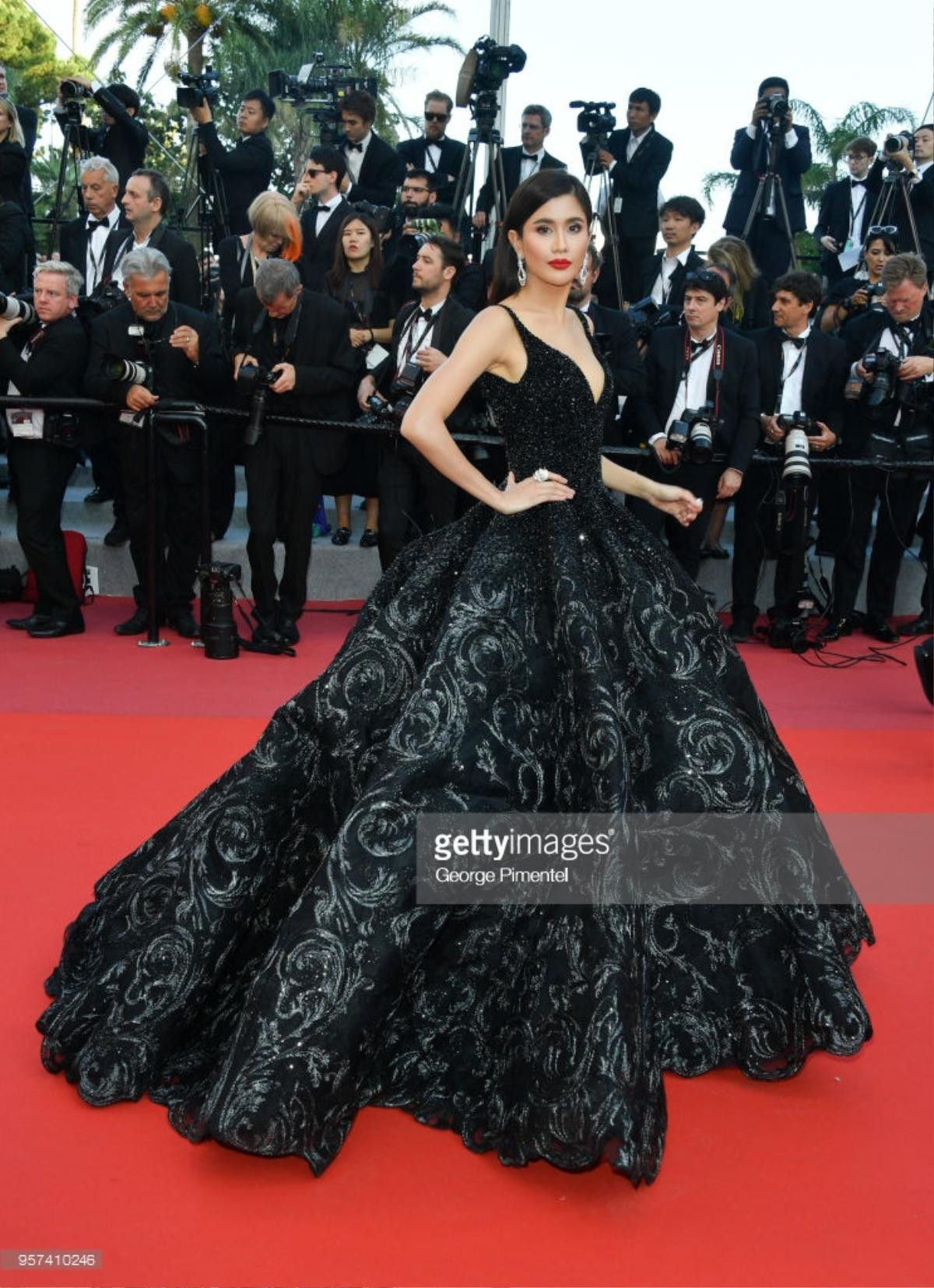 Thần thái miễn chê của 3 mỹ nhân Phạm Băng Băng, Chompoo Araya và Quan Hiểu Đồng tại Cannes ngày 4 Ảnh 45