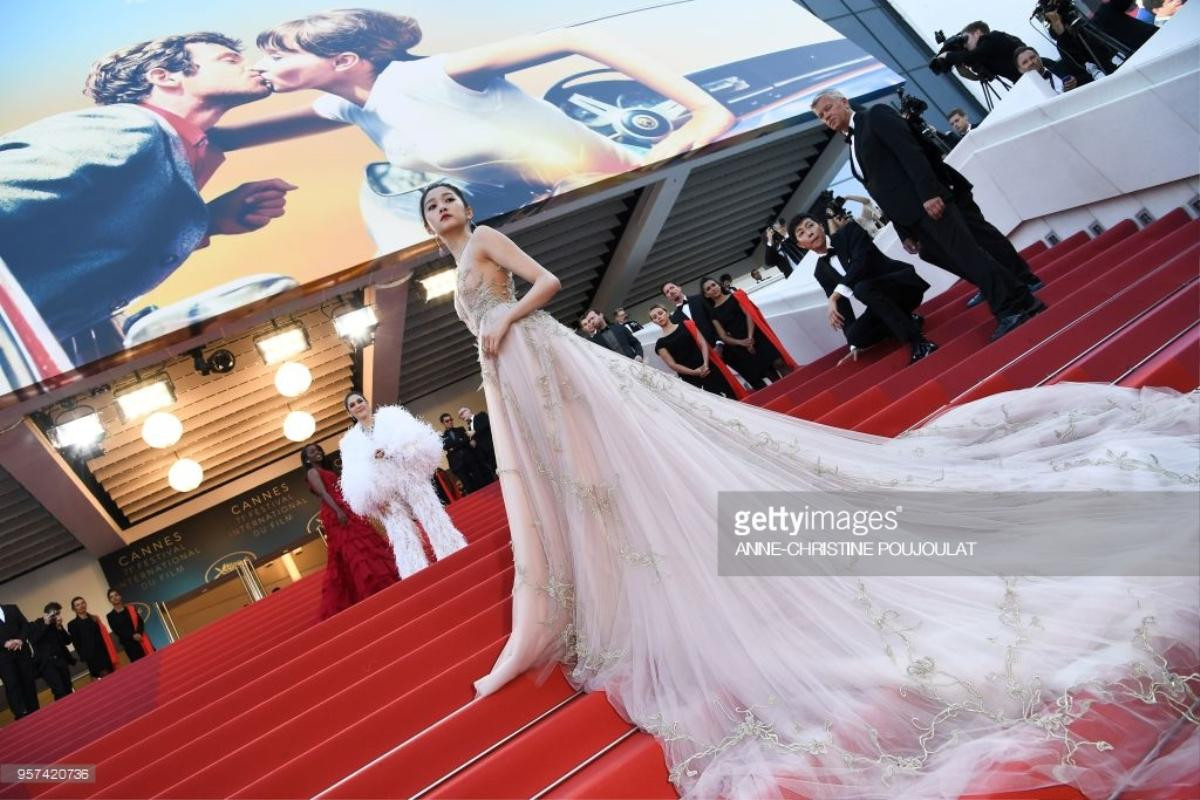 Thần thái miễn chê của 3 mỹ nhân Phạm Băng Băng, Chompoo Araya và Quan Hiểu Đồng tại Cannes ngày 4 Ảnh 16