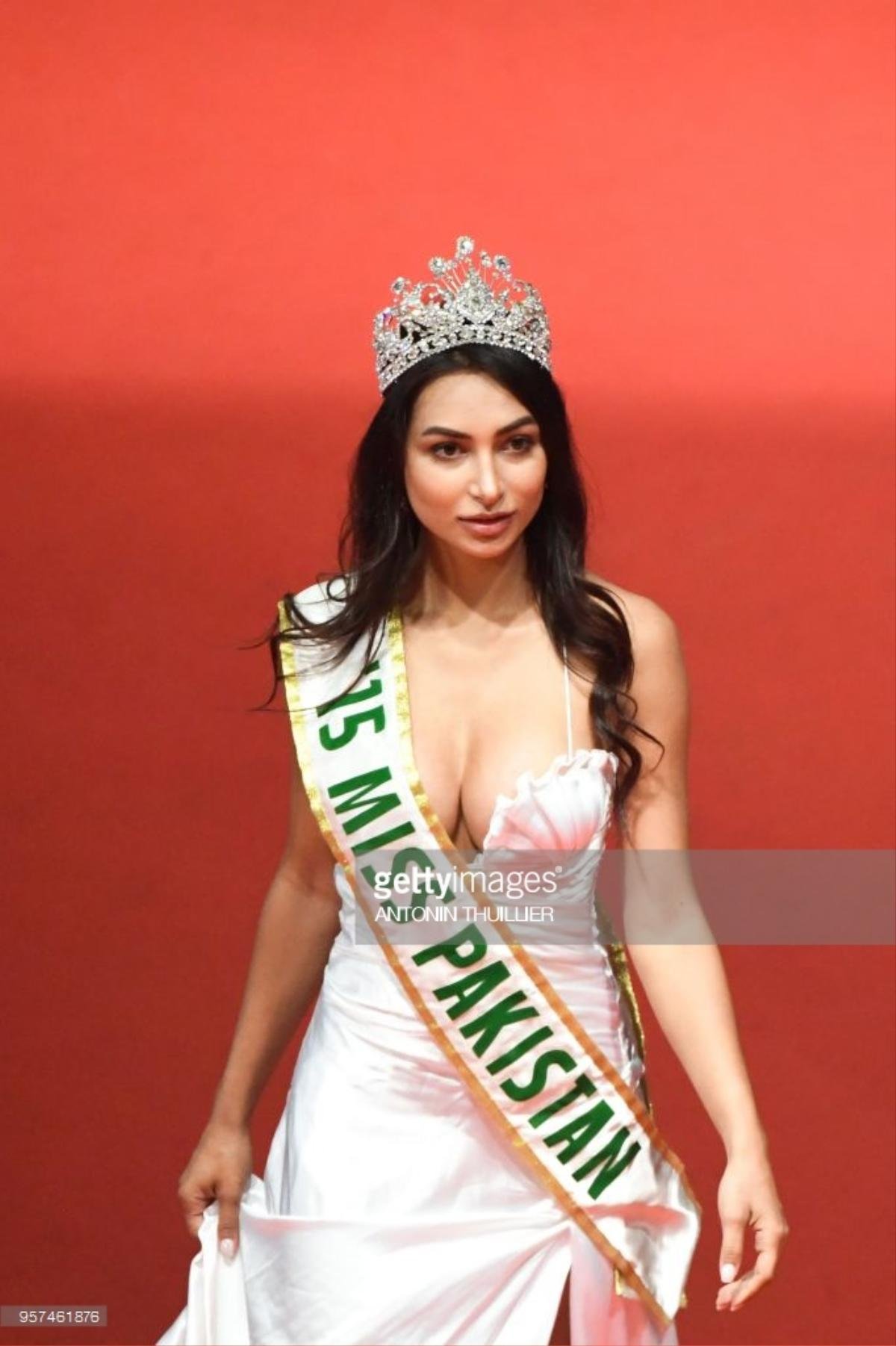 'Thái tử' Ju Ji Hoon đẹp hút hồn sánh đôi cùng Miss Pakistan 'ngực khủng' tại Cannes ngày thứ 4 Ảnh 15