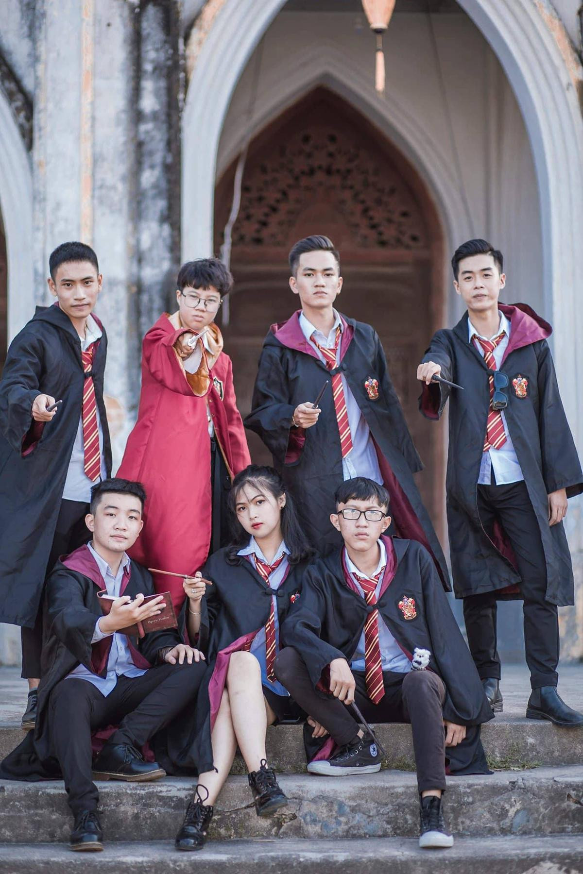 ‘Cả thế giới’ ra đây mà xem bộ ảnh kỷ yếu Harry Potter chất phát ngất của teen Nha Trang Ảnh 4