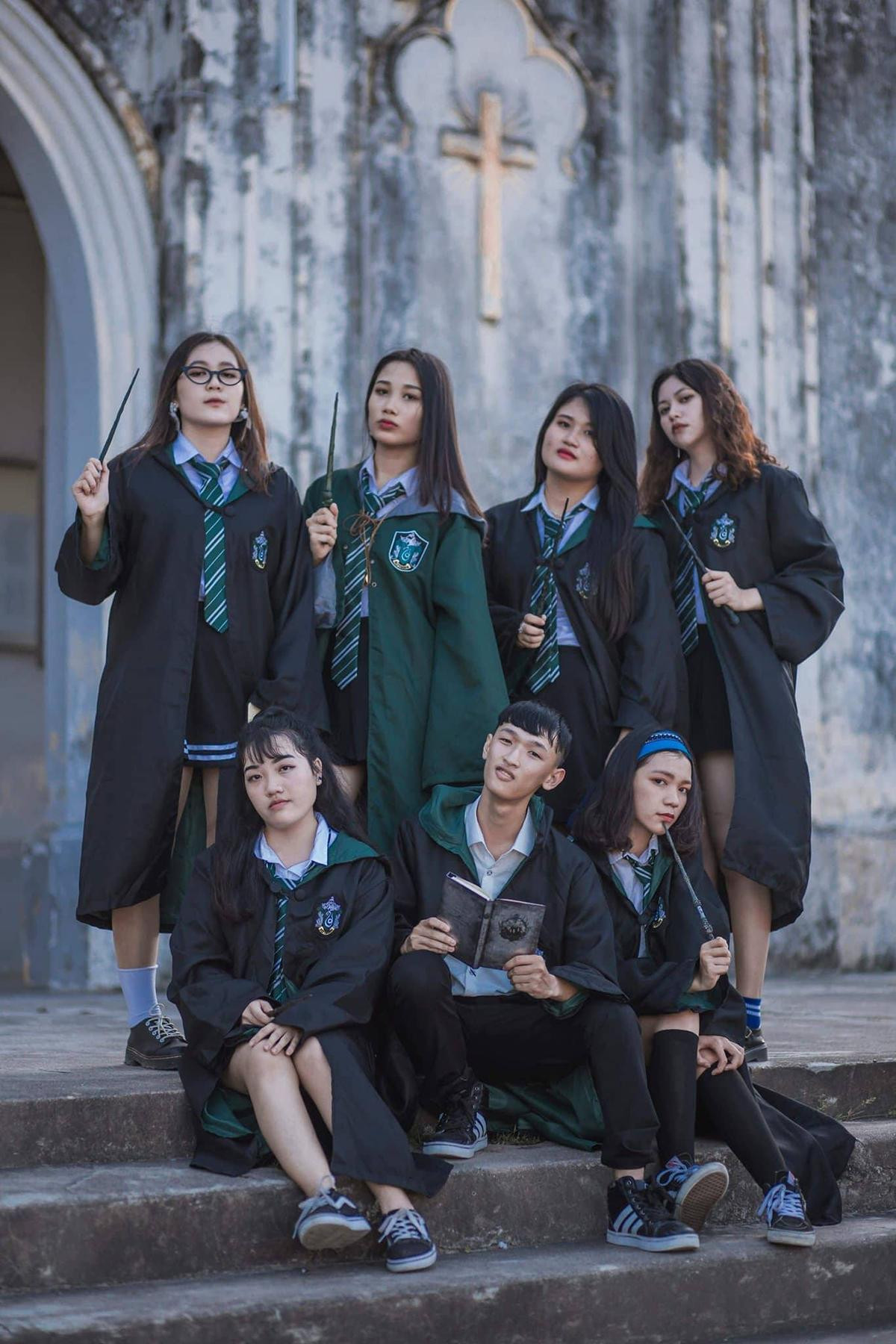 ‘Cả thế giới’ ra đây mà xem bộ ảnh kỷ yếu Harry Potter chất phát ngất của teen Nha Trang Ảnh 5