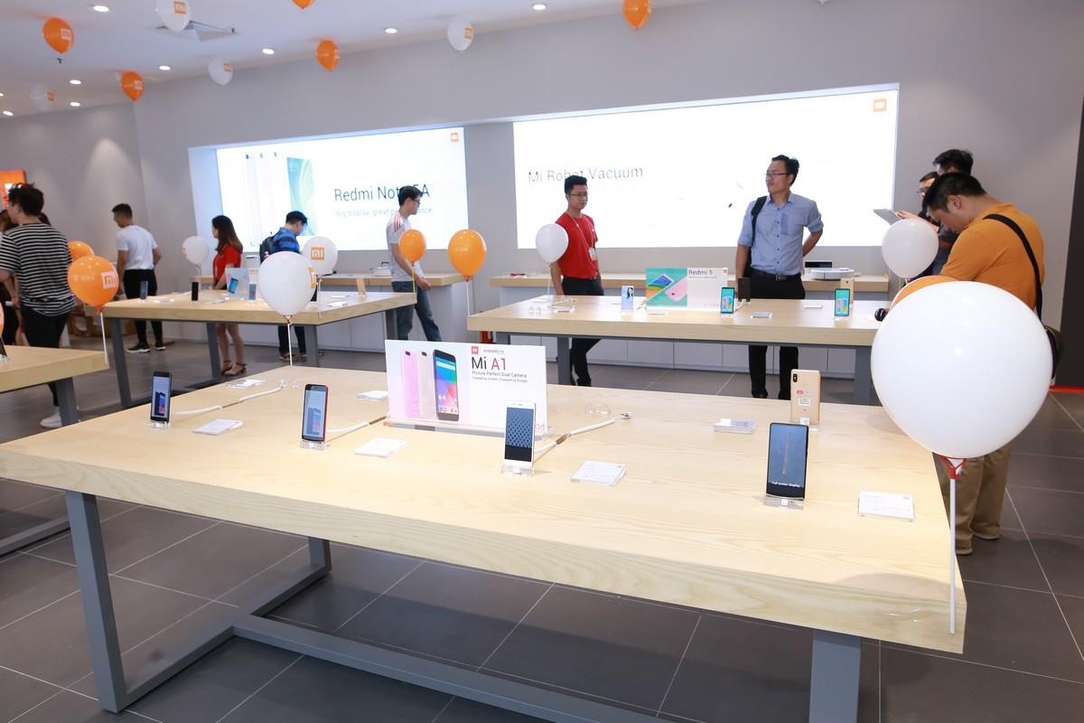 Mi Store đầu tiên tại Hà Nội của Xiaomi mở cửa đón khách Ảnh 2