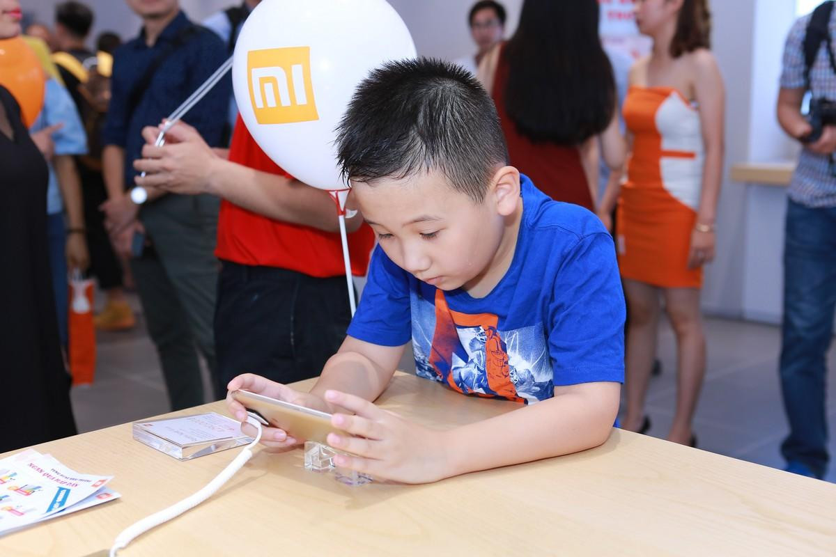 Mi Store đầu tiên tại Hà Nội của Xiaomi mở cửa đón khách Ảnh 9