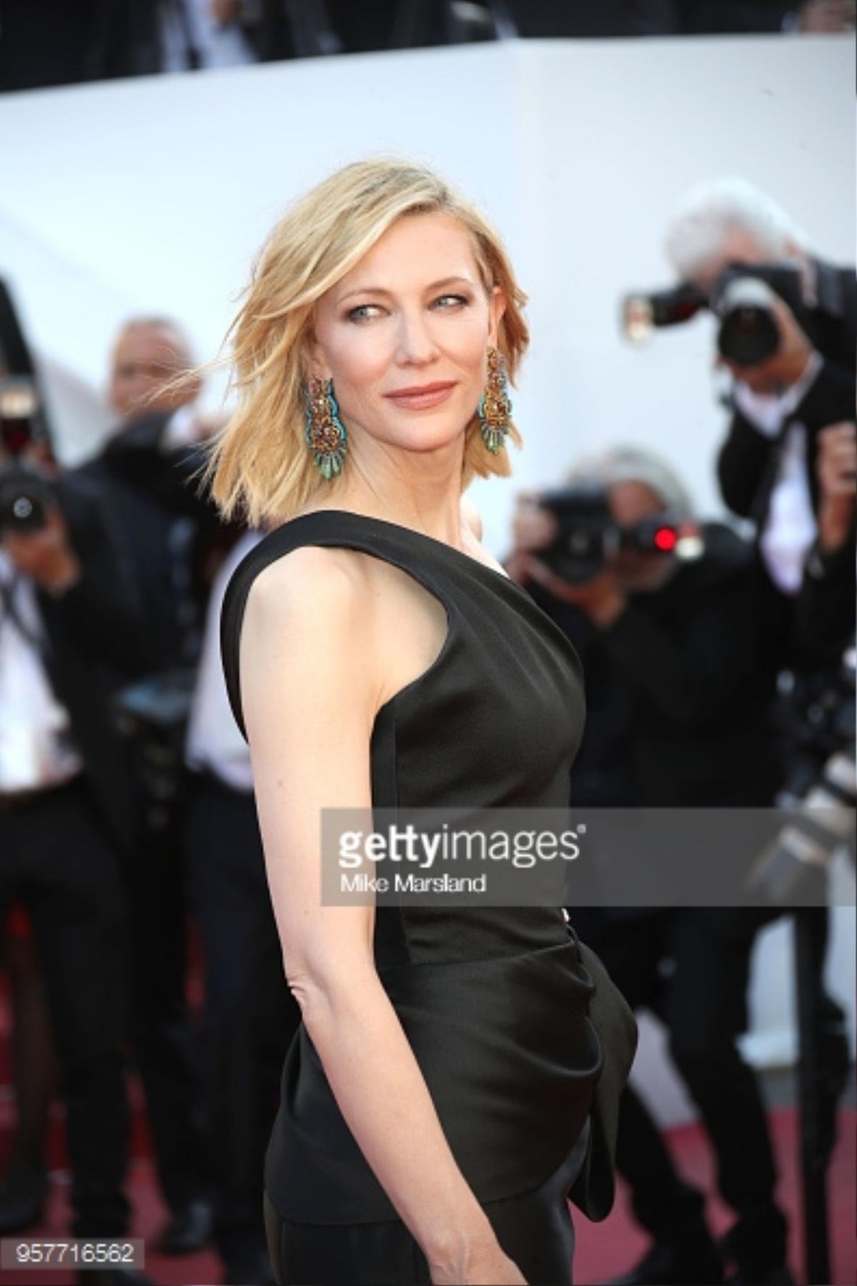 Thảm đỏ Cannes 2018 ngày 5: Cate Blanchett, Helen Mirren sang chảnh làm lu mờ hết 'hội chị em bạn dì' Ảnh 3