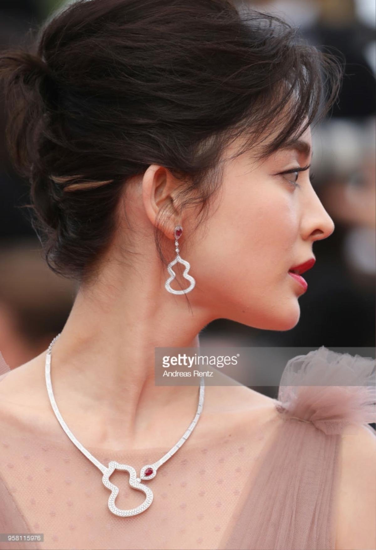 Cổ Lực Na Trát xinh như mộng, Chompoo Araya thống trị thảm đỏ ngày 6 Cannes 2018 Ảnh 18