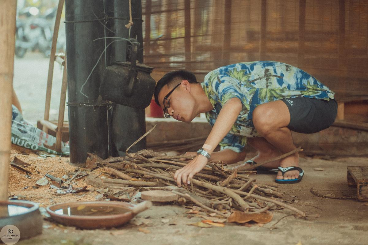 Teen Hà thành khiến dân mạng ‘chao đảo’ với bộ ảnh kỷ yếu 'chất như nước cất' chụp giữa khu chợ quê Ảnh 9