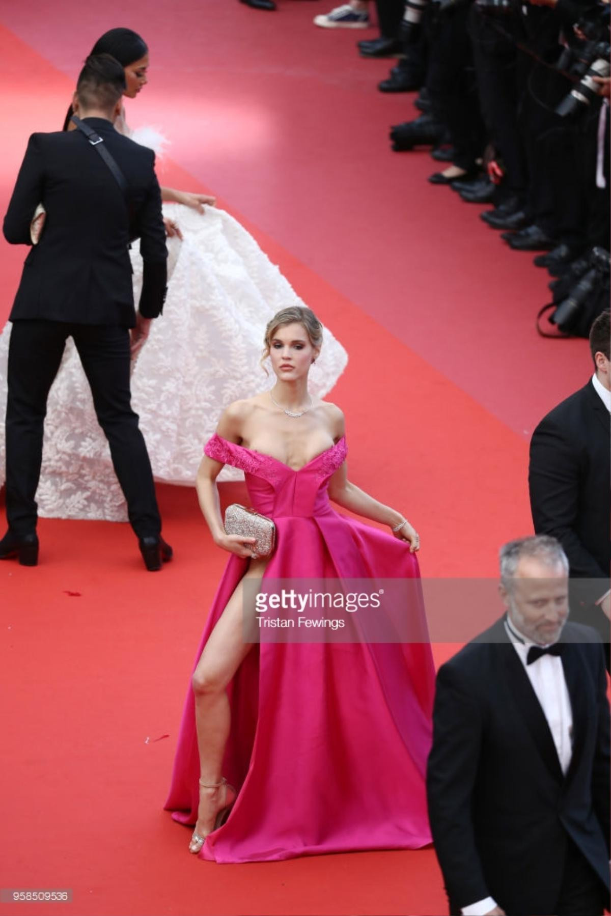 'Shock văn hóa' với những gương mặt 'lố, lộ và dị' trên thảm đỏ Cannes 2018 ngày 7 Ảnh 7