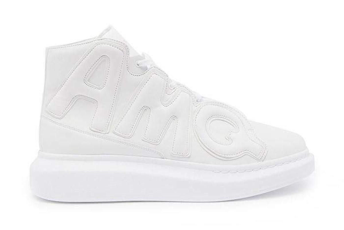 Alexander McQueen tung mẫu sneaker mới, nhìn thế nào cũng giống y chang Nike mà giá lại đắt gấp 4 Ảnh 1