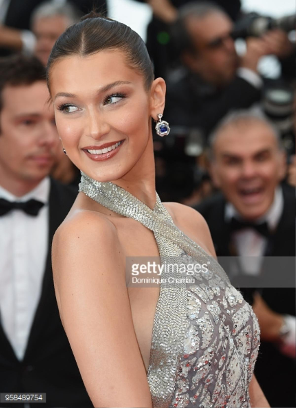 Quỳnh Hương đeo trang sức 30 tỷ đồng, diện váy công chúa khoe dáng cùng siêu mẫu Bella Hadid tại Cannes Ảnh 14