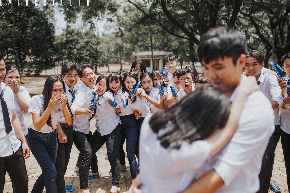 'Đỉnh cao' của nghệ thuật tạo hình kỷ yếu: Teen Đồng Nai 'quẩy banh nóc' cùng biển Ảnh 16