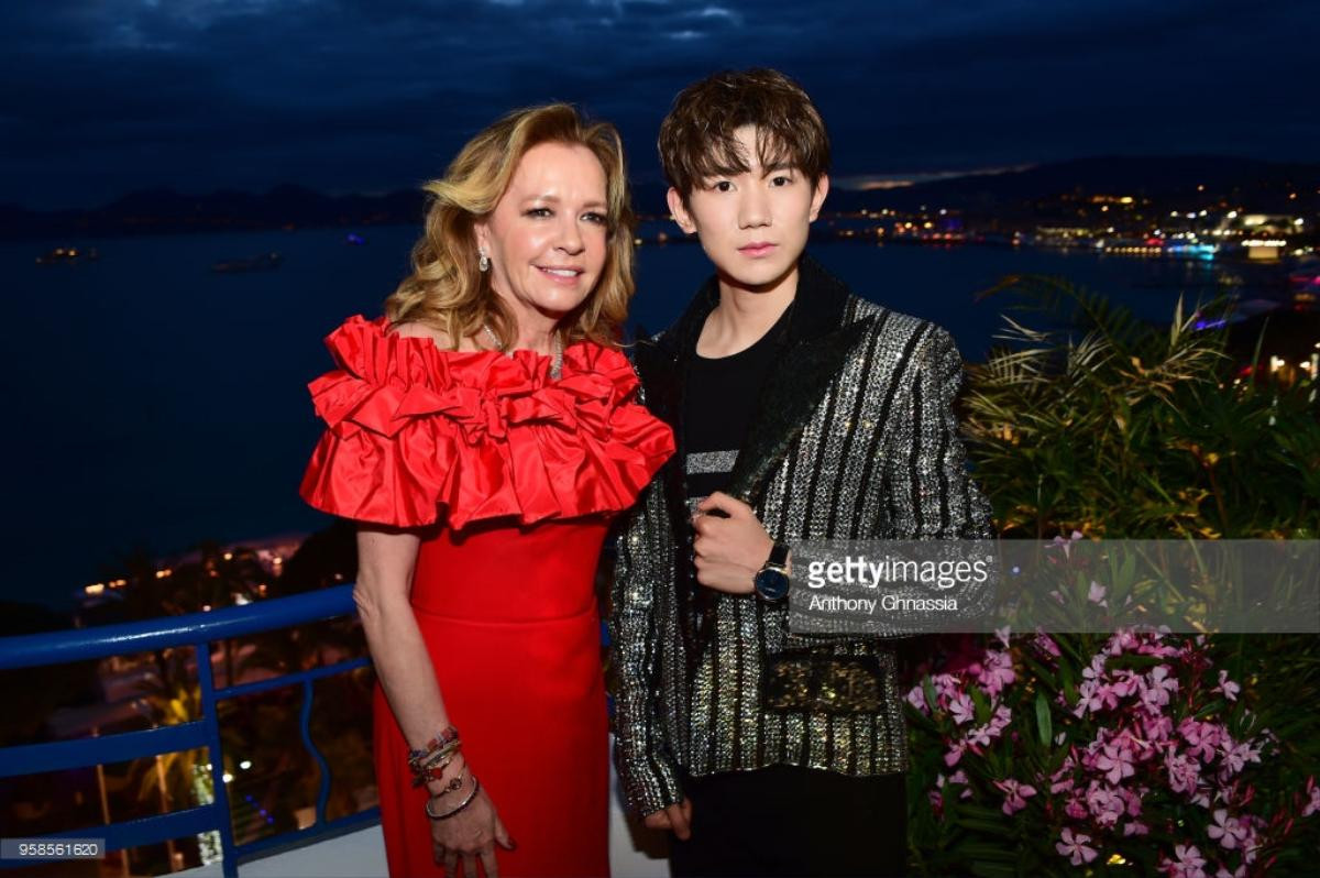 Đại diện cho hai thương hiệu lớn tới Cannes 2018, Vương Nguyên được ký giả quốc tế săn đón từ sân bay Ảnh 18