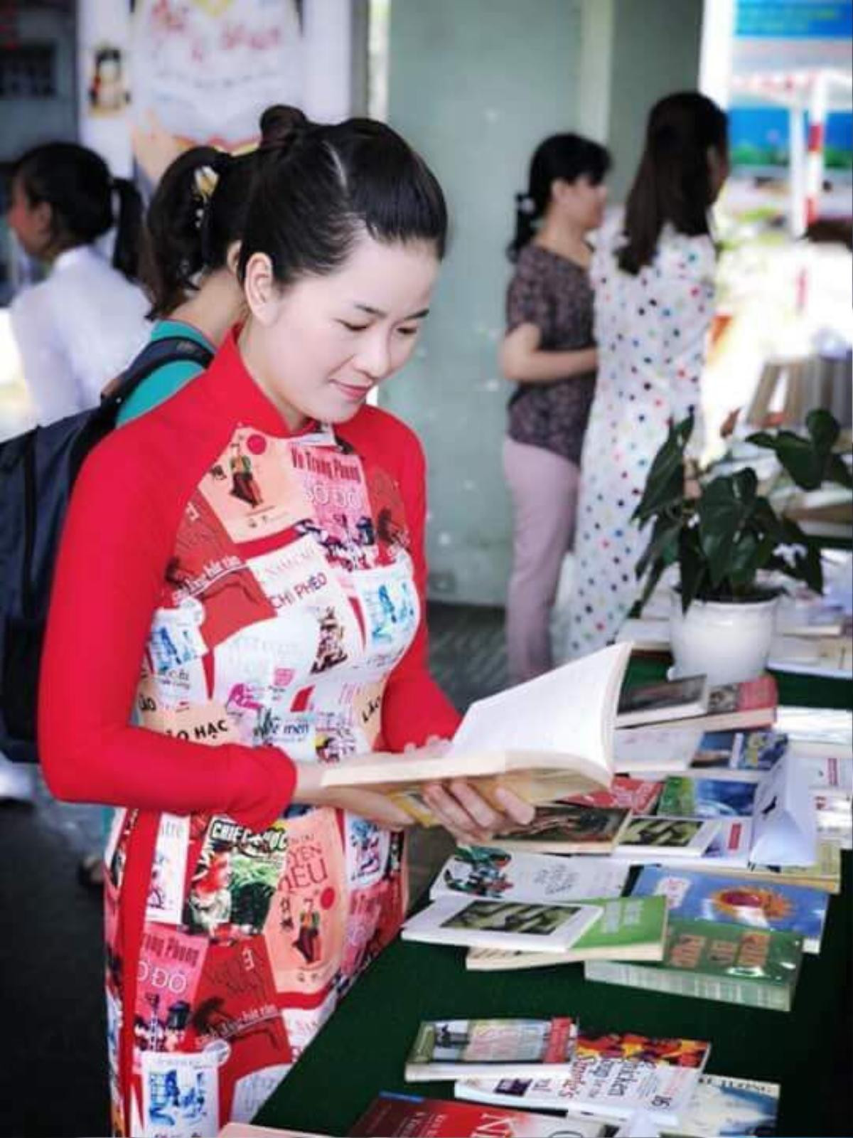 Hình ảnh cô giáo in hẳn bảng tuần hoàn Hóa học lên áo dài khiến cư dân mạng thích thú Ảnh 5