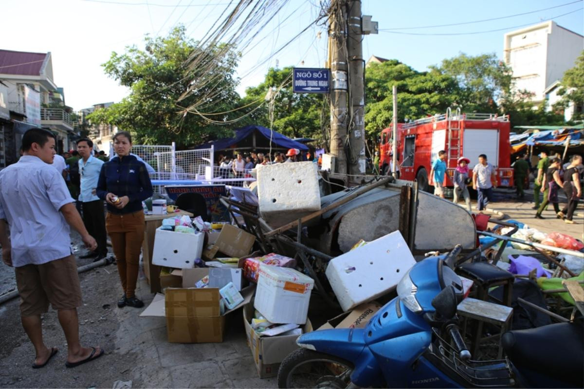 Cháy chợ trung tâm thành phố Vinh, tiểu thương lao vào cứu hàng Ảnh 1