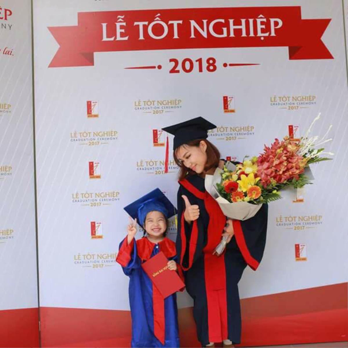 Loạt ảnh mẹ và con gái cùng dự lễ tốt nghiệp Đại học khiến ai nấy thích thú, nào ngờ chuyện phía sau rất buồn Ảnh 5