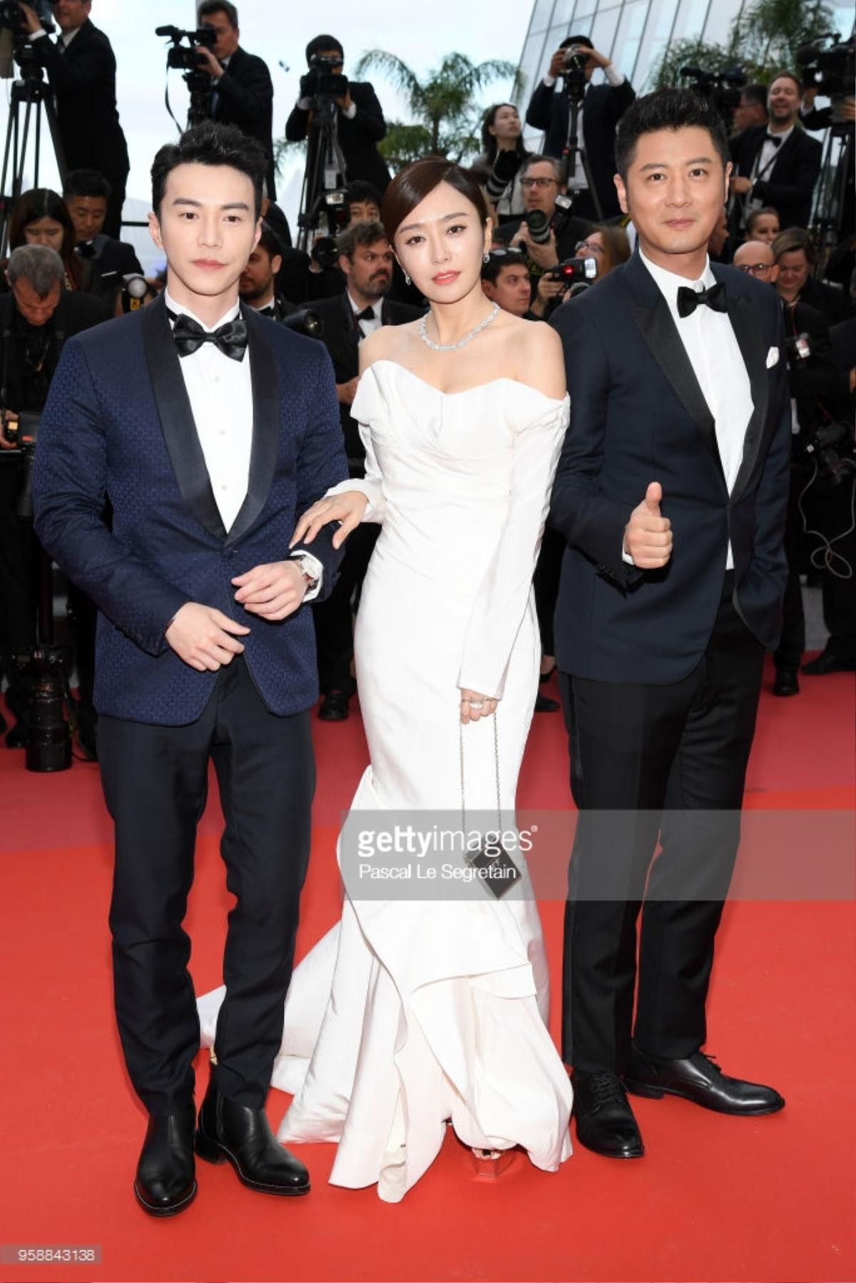 Lần đầu xuất hiện trên thảm đỏ Cannes 2018, Jessica và Vương Nguyên gây bão mạng xã hội Ảnh 29