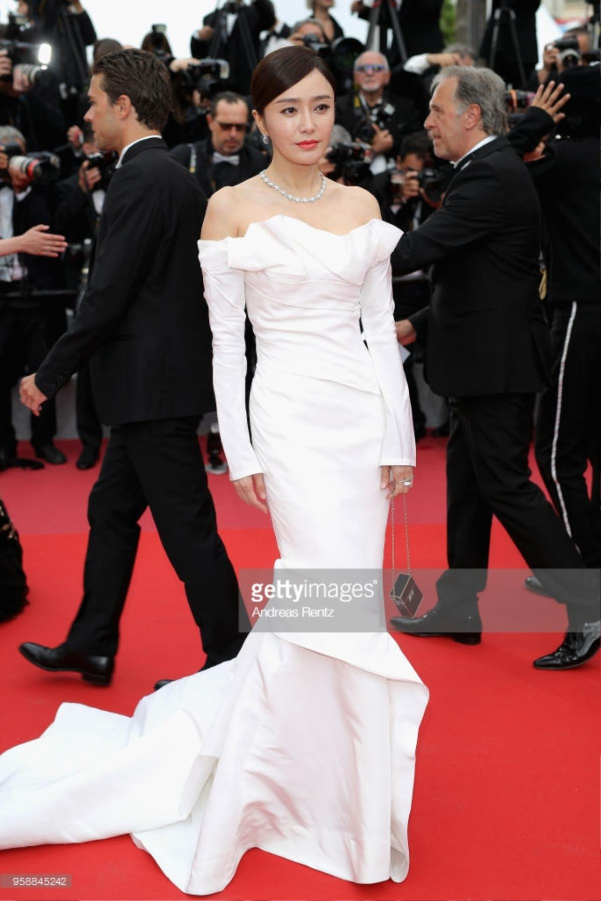 Lần đầu xuất hiện trên thảm đỏ Cannes 2018, Jessica và Vương Nguyên gây bão mạng xã hội Ảnh 34