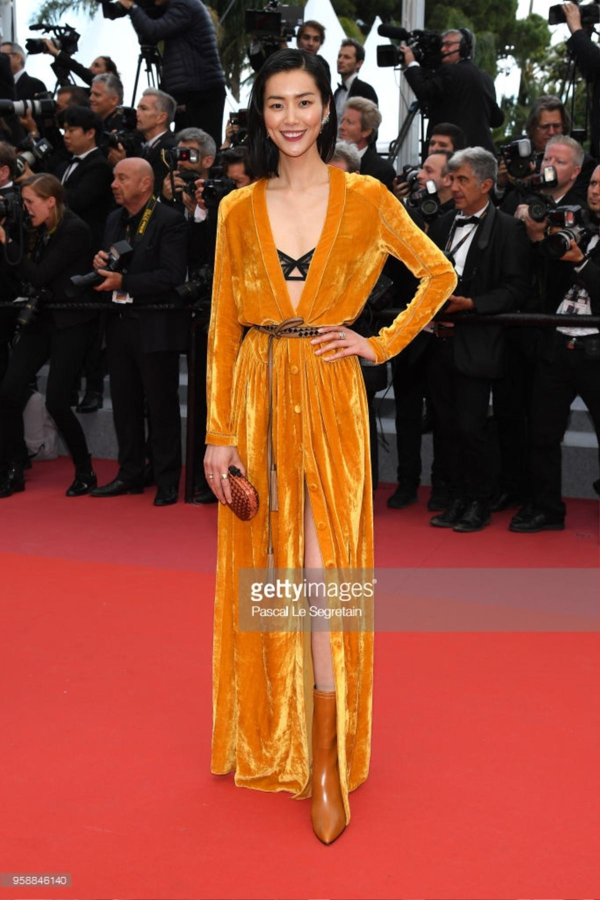 Lần đầu xuất hiện trên thảm đỏ Cannes 2018, Jessica và Vương Nguyên gây bão mạng xã hội Ảnh 27