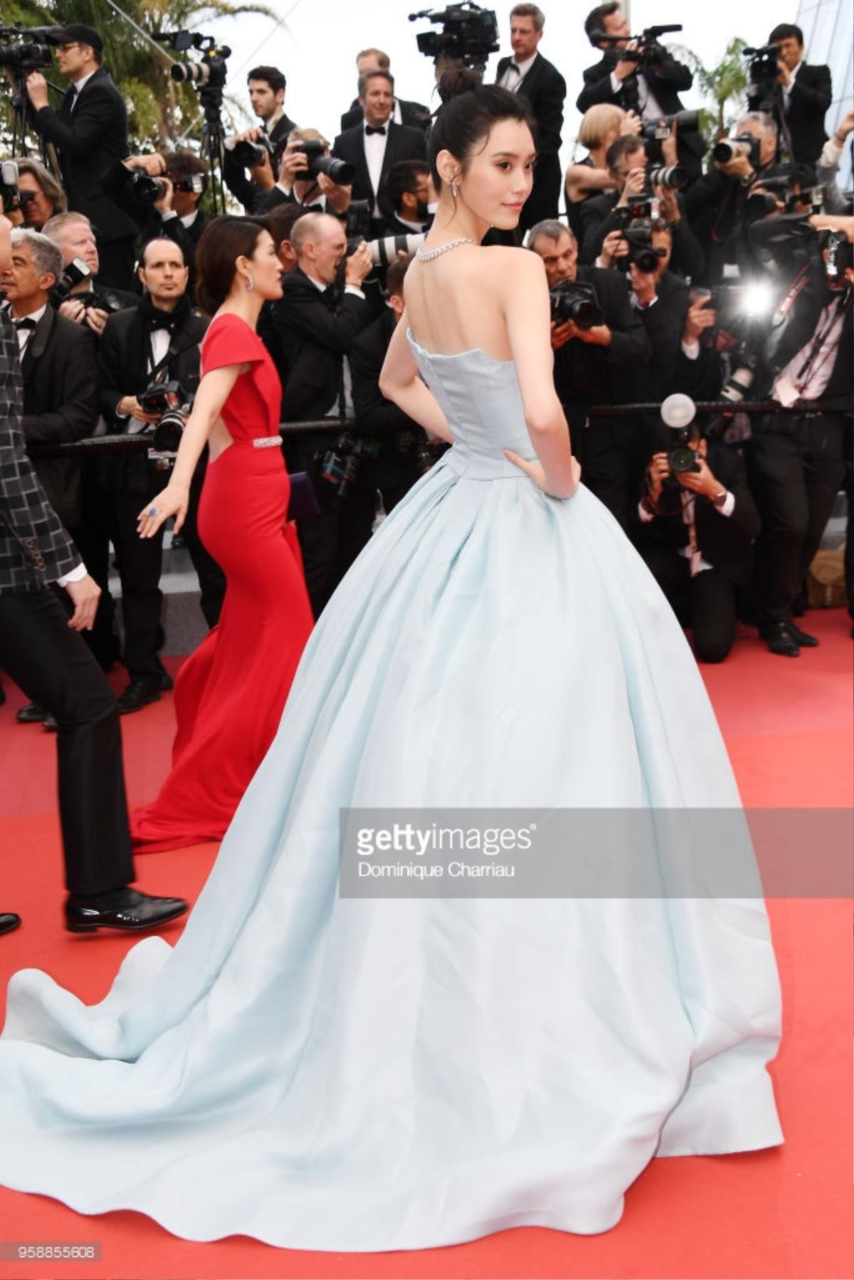 Lần đầu xuất hiện trên thảm đỏ Cannes 2018, Jessica và Vương Nguyên gây bão mạng xã hội Ảnh 16