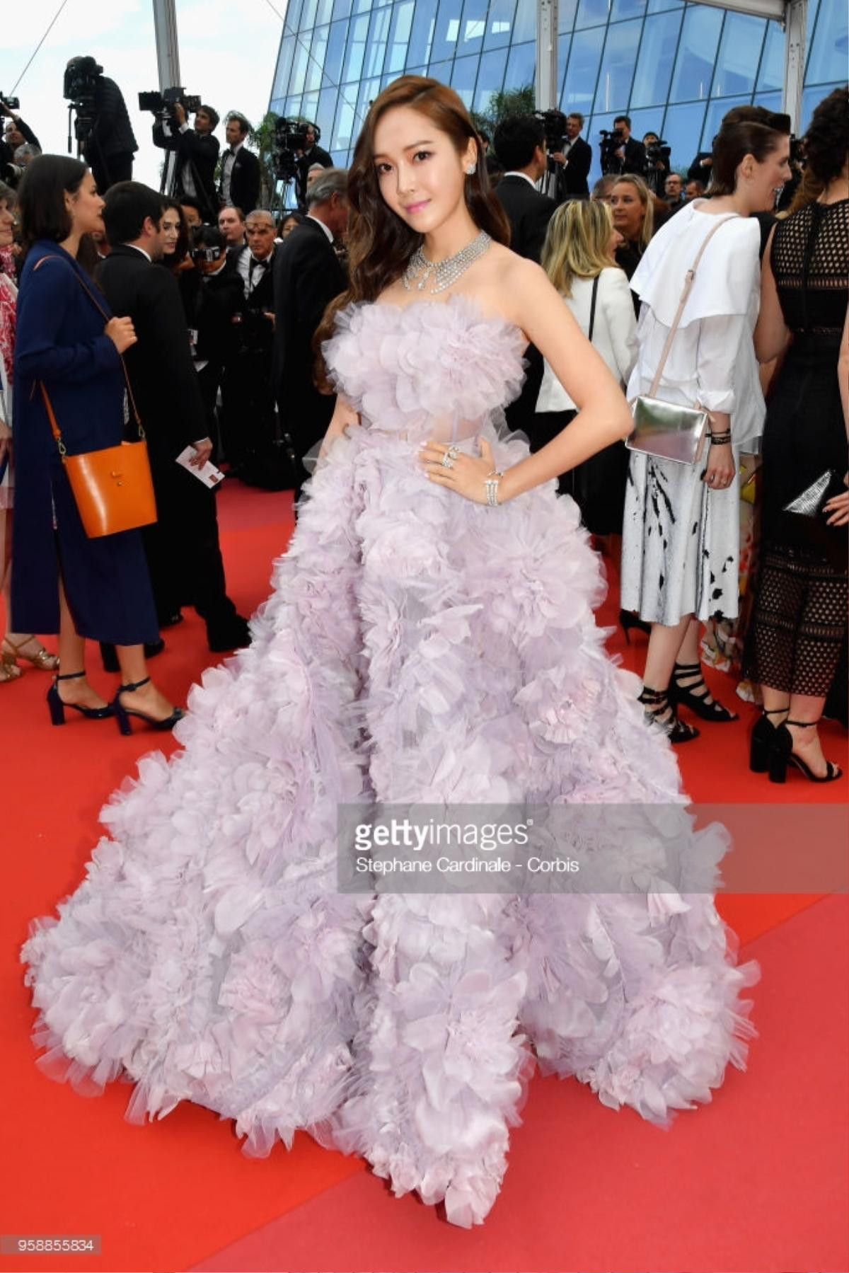 Lần đầu xuất hiện trên thảm đỏ Cannes 2018, Jessica và Vương Nguyên gây bão mạng xã hội Ảnh 1