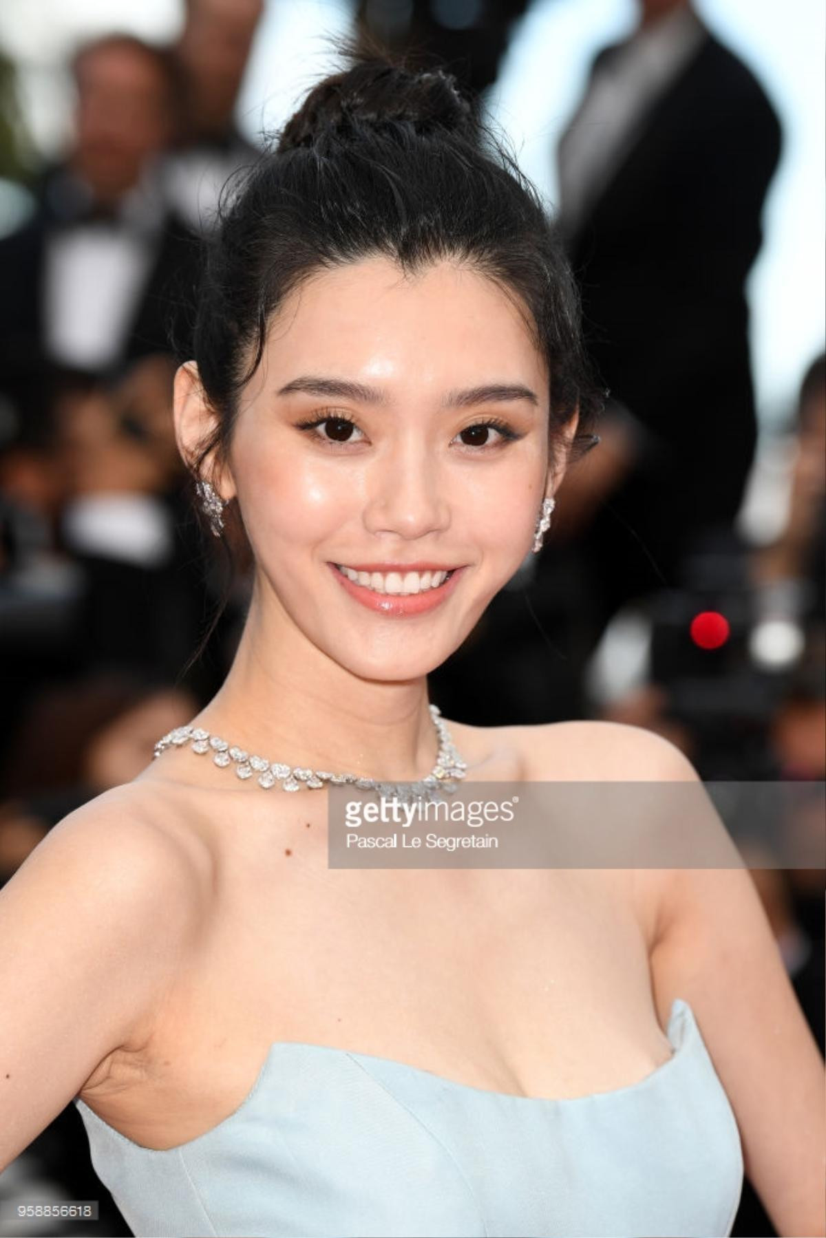 Lần đầu xuất hiện trên thảm đỏ Cannes 2018, Jessica và Vương Nguyên gây bão mạng xã hội Ảnh 18