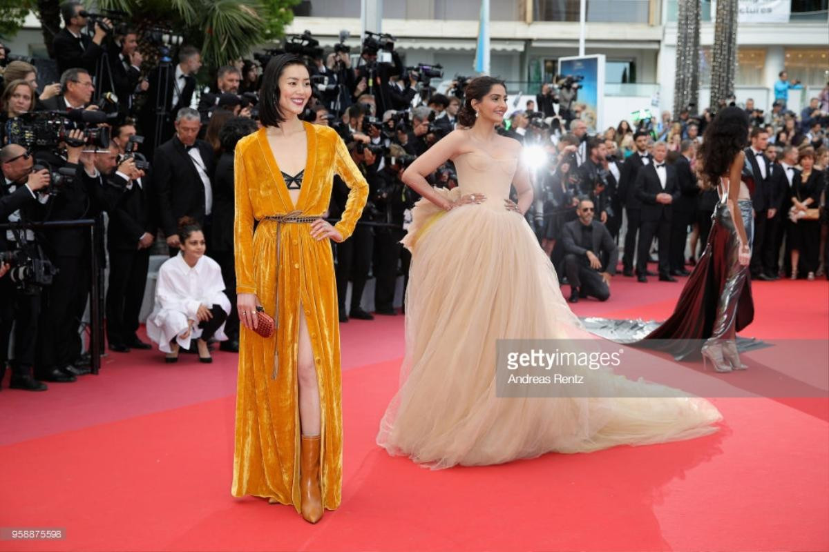 Lần đầu xuất hiện trên thảm đỏ Cannes 2018, Jessica và Vương Nguyên gây bão mạng xã hội Ảnh 26