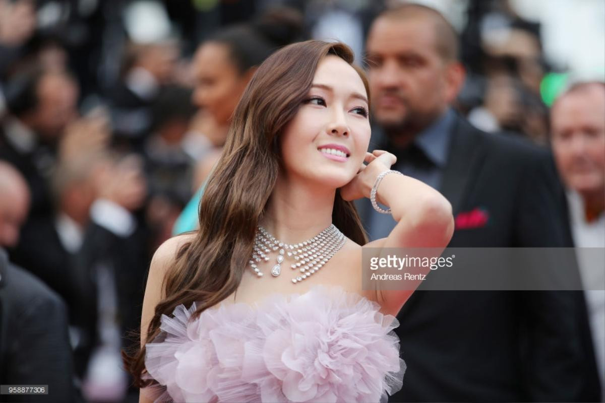 Lần đầu xuất hiện trên thảm đỏ Cannes 2018, Jessica và Vương Nguyên gây bão mạng xã hội Ảnh 4