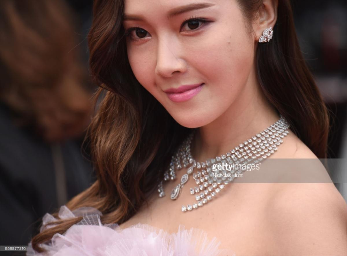 Lần đầu xuất hiện trên thảm đỏ Cannes 2018, Jessica và Vương Nguyên gây bão mạng xã hội Ảnh 5