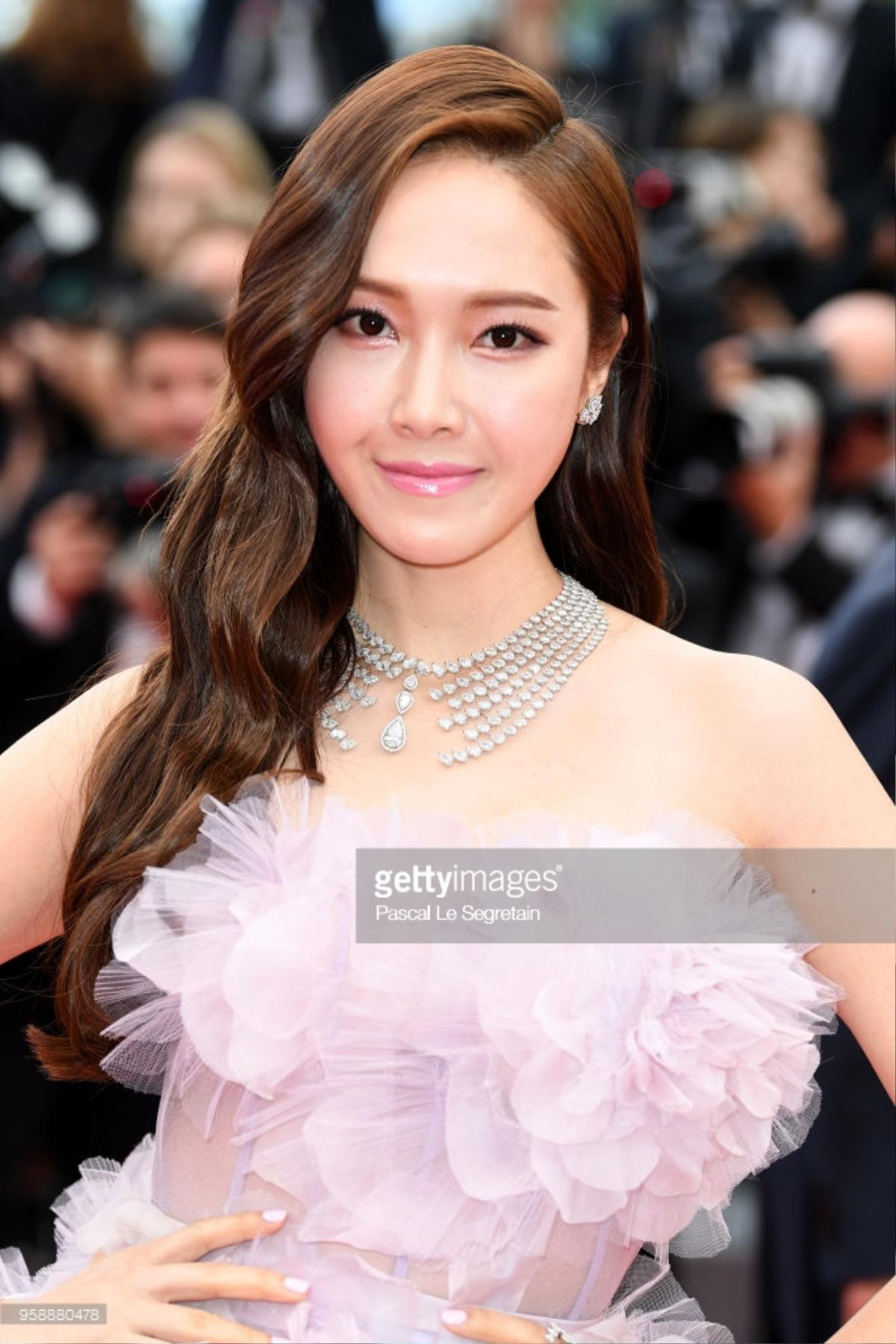 Lần đầu xuất hiện trên thảm đỏ Cannes 2018, Jessica và Vương Nguyên gây bão mạng xã hội Ảnh 2