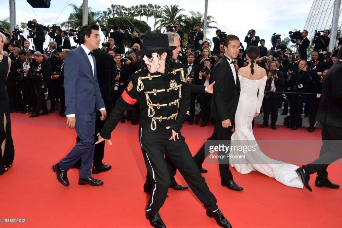 Michael Jackson, Chewbacca của Star Wars 'đại náo' thảm đỏ Cannes ngày 8 Ảnh 2