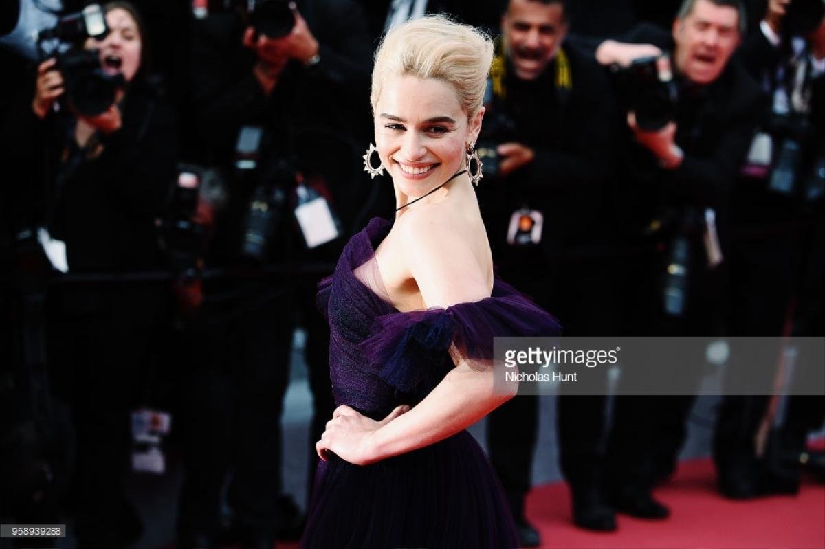 Cannes ngày 8: Michelle Rodriguez khổ sở vì ngực 'khủng', Mẹ rồng Emilia Clarke chiếm spotlight vì quá xinh đẹp Ảnh 9