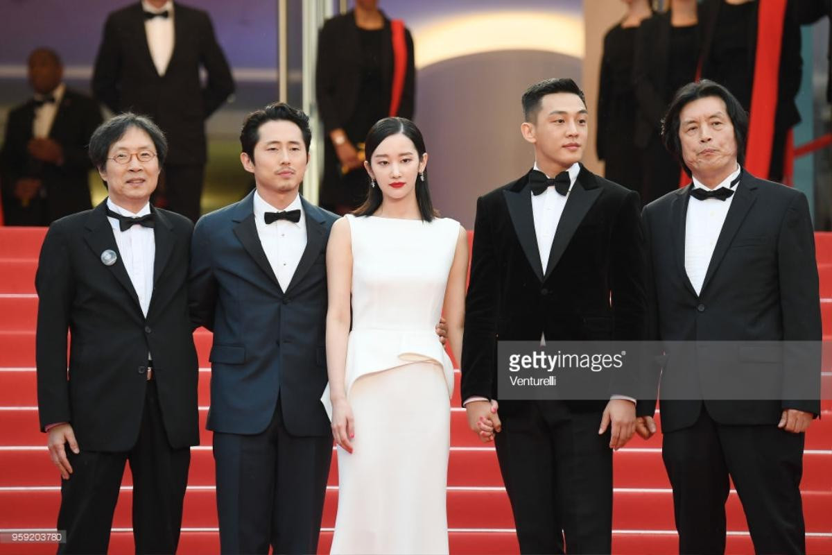 Các mỹ nam châu Á Yoo Ah In, Huỳnh Hiểu Minh, Steven Yeun lấn át phái nữ trên thảm đỏ Cannes ngày 9 Ảnh 19