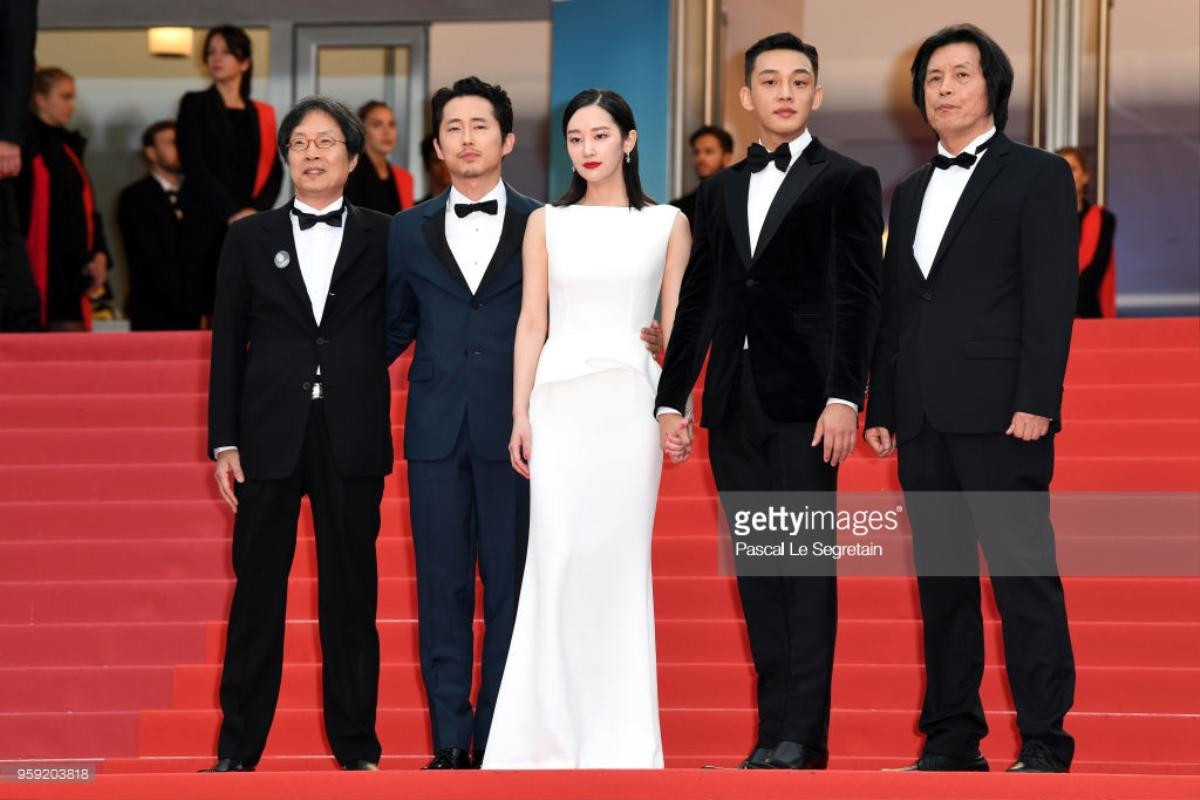 Các mỹ nam châu Á Yoo Ah In, Huỳnh Hiểu Minh, Steven Yeun lấn át phái nữ trên thảm đỏ Cannes ngày 9 Ảnh 20