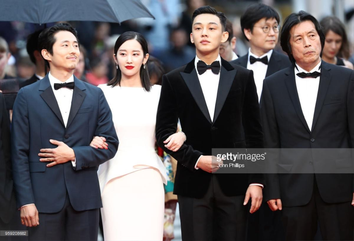 Các mỹ nam châu Á Yoo Ah In, Huỳnh Hiểu Minh, Steven Yeun lấn át phái nữ trên thảm đỏ Cannes ngày 9 Ảnh 16