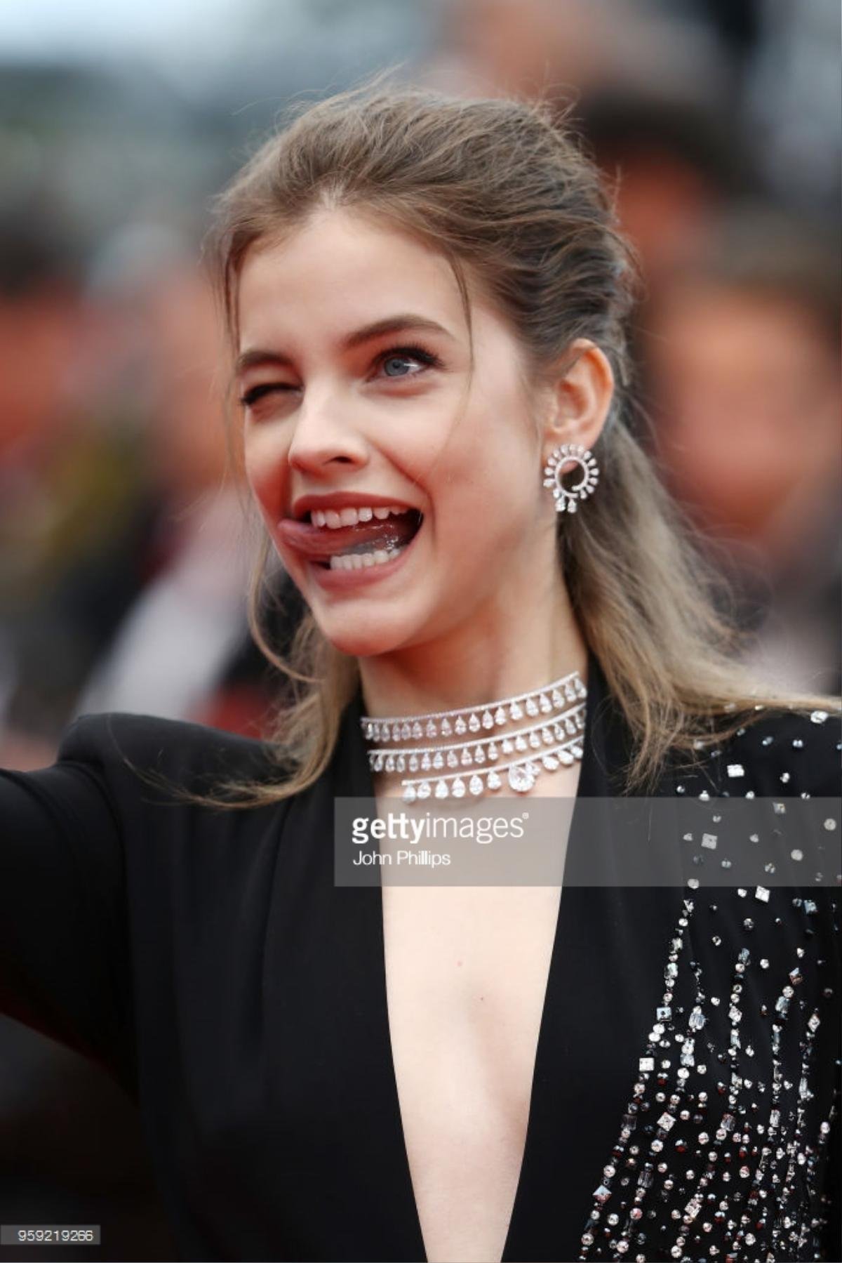 Thảm đỏ Cannes ngày 9: Cười 'sấp mặt' với cách tạo dáng siêu 'bựa' của loạt sao Hollywood Ảnh 7