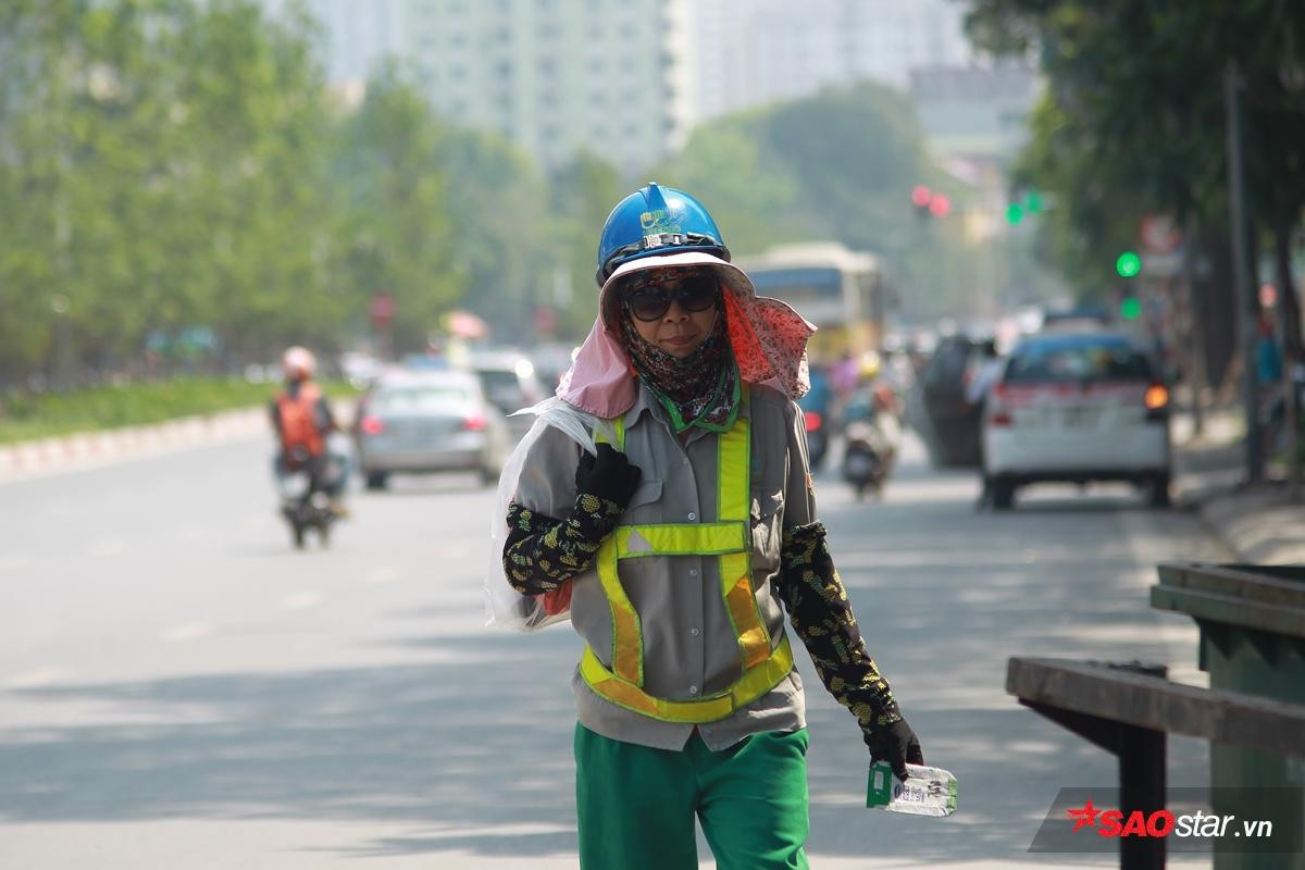 Mới đầu hè người Hà Nội đã bị ám ảnh vì nắng nóng, cứ ra đường là thấy cả một thế giới ninja Ảnh 19