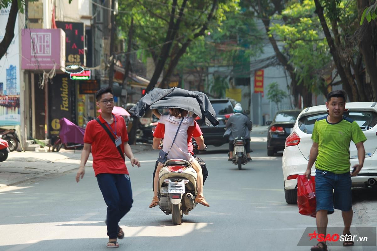 Mới đầu hè người Hà Nội đã bị ám ảnh vì nắng nóng, cứ ra đường là thấy cả một thế giới ninja Ảnh 22