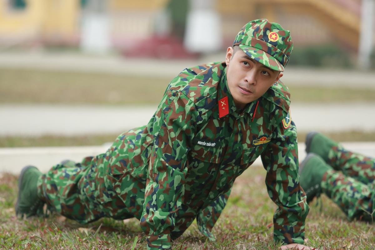 Lúc nào cũng hoang mang, Gin Tuấn Kiệt đích thị là 'mỹ nam ngơ ngác' của Sao nhập ngũ mùa 5 Ảnh 6