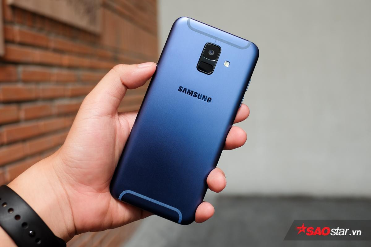 Mở hộp Samsung Galaxy A6: Thiết kế đẹp, camera selfie tốt Ảnh 6