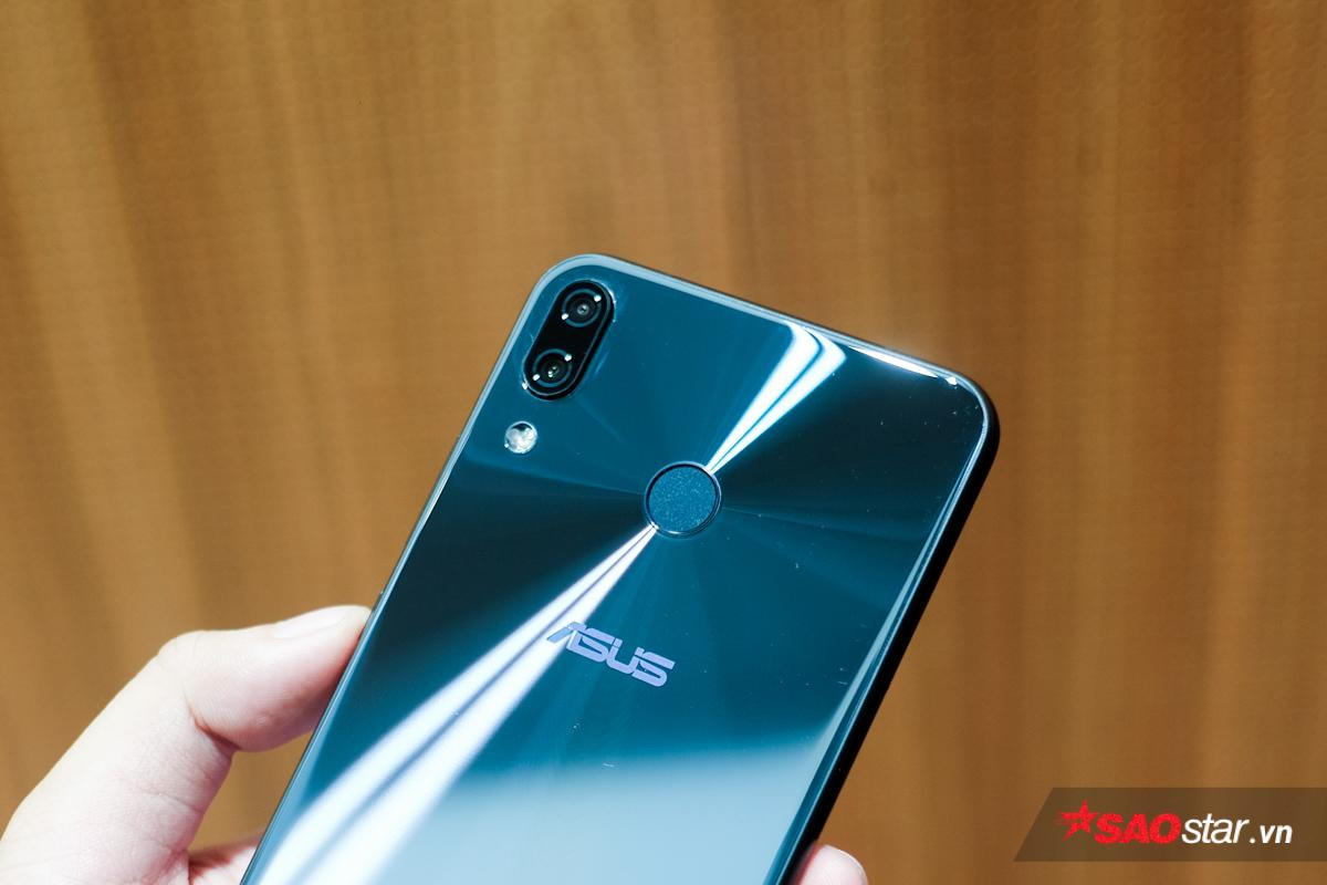 Cận cảnh ZenFone 5 vừa ra mắt tại VN: Thiết kế bóng bẩy, màn hình 'tai thỏ' và camera cao cấp Ảnh 6