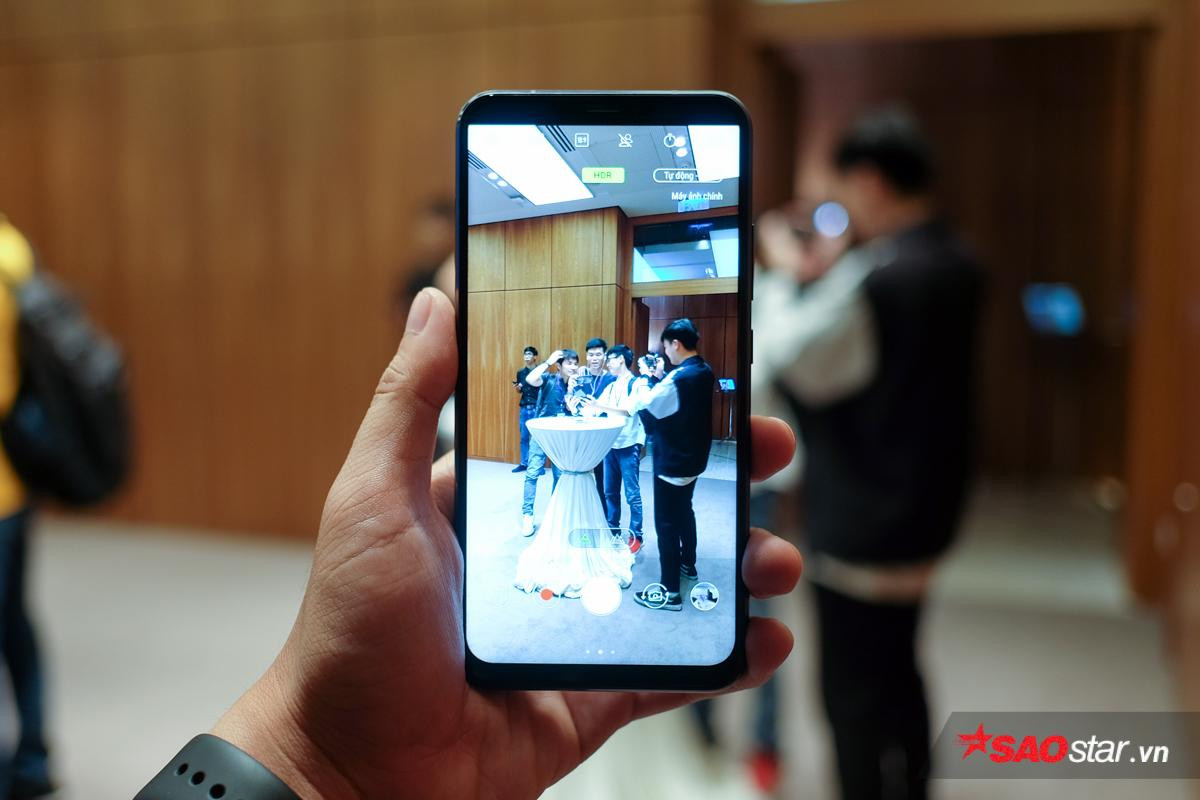 Cận cảnh ZenFone 5 vừa ra mắt tại VN: Thiết kế bóng bẩy, màn hình 'tai thỏ' và camera cao cấp Ảnh 7