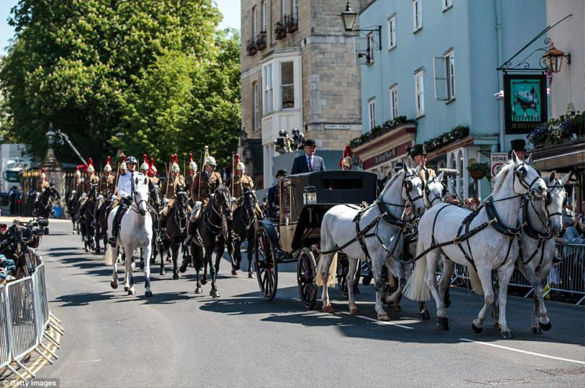 Diễn tập siêu hoành tráng trước đám cưới Hoàng tử Harry và nàng 'lọ lem' Meghan Ảnh 21