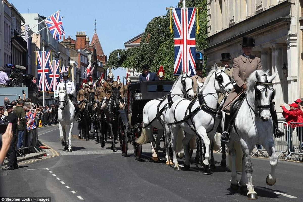 Diễn tập siêu hoành tráng trước đám cưới Hoàng tử Harry và nàng 'lọ lem' Meghan Ảnh 7