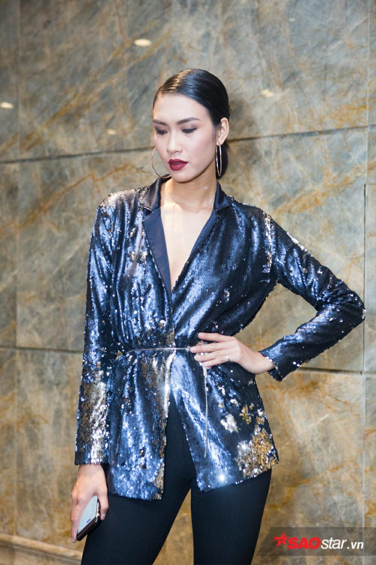 Em chồng Hà Tăng diện vest bảnh bảo, Nguyễn Oanh Next Top 'thả rông' vòng 1 dự fashion show Ảnh 2