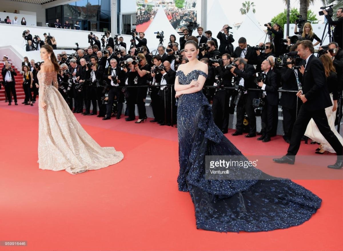 Lý Nhã Kỳ diện váy khoe vai trần lưng nuột, 'càn quét' thảm đỏ Cannes ngày áp cuối Ảnh 21