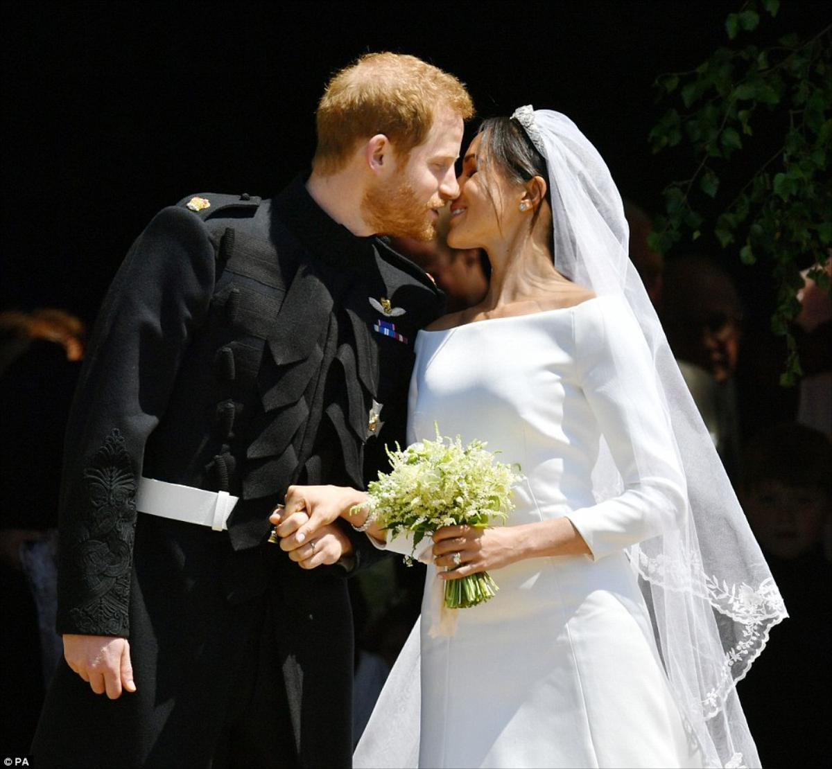 Nhẫn cưới Hoàng tử Harry trao cho Công nương Meghan Markle có gì đặc biệt? Ảnh 3