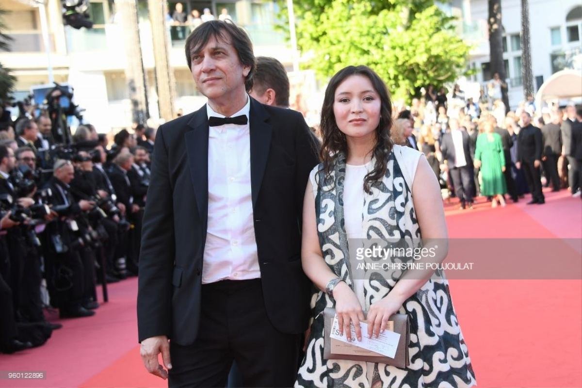 Bế mạc Cannes 2018: Lý Nhã Kỳ kiêu sa bên đạo diễn Cành cọ vàng Hirokazu Koreeda Ảnh 19