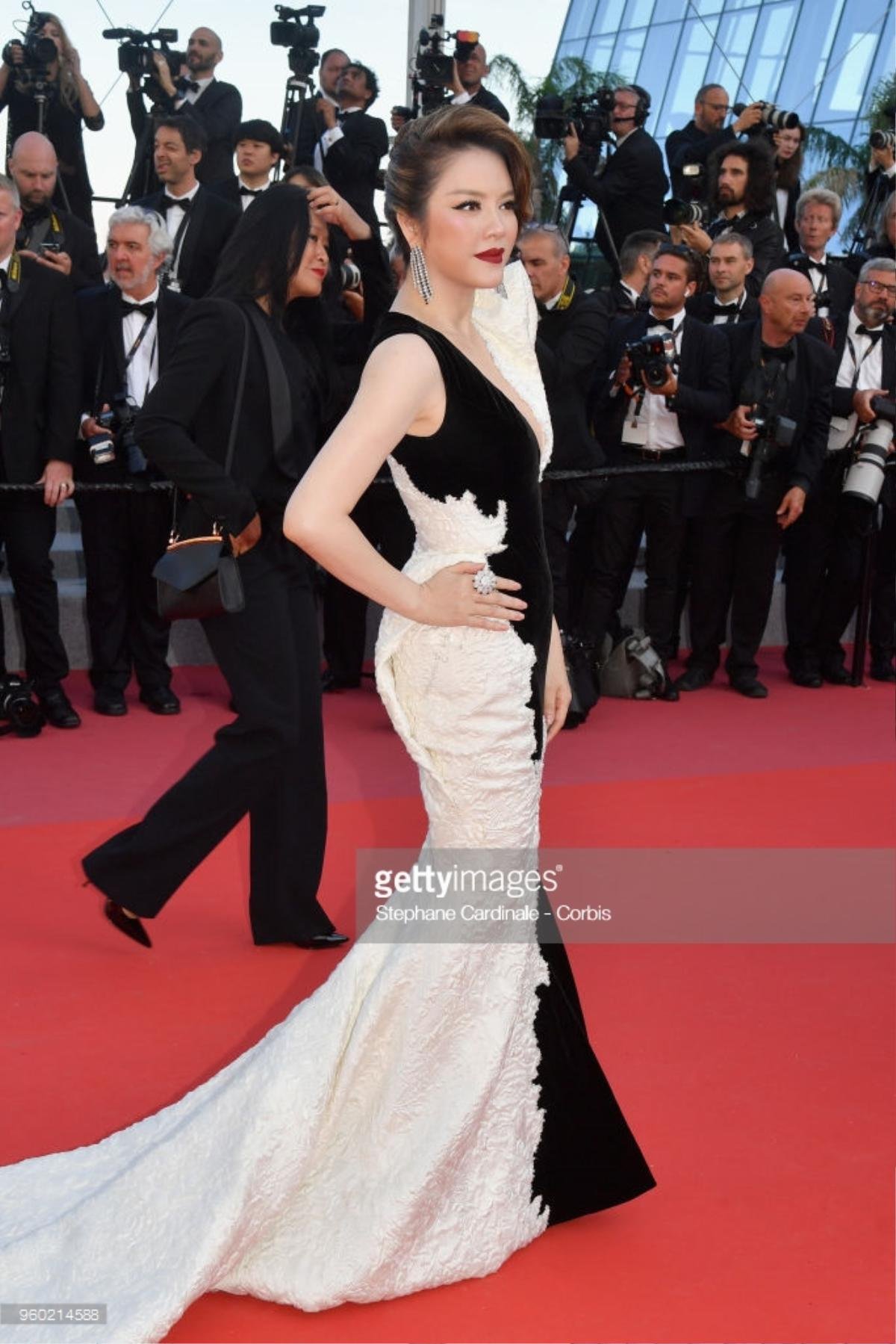 Bế mạc Cannes 2018: Lý Nhã Kỳ kiêu sa bên đạo diễn Cành cọ vàng Hirokazu Koreeda Ảnh 14