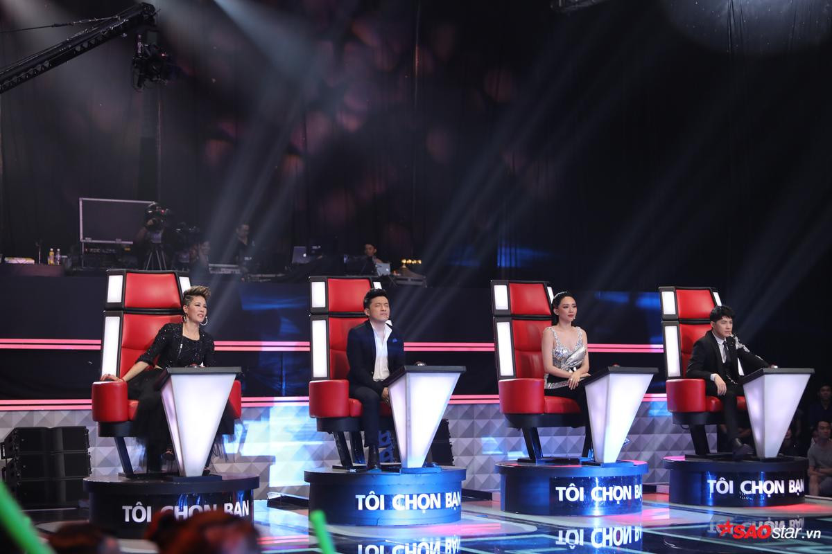 Nhìn ngắm muôn vàn biểu cảm từ 'thần thánh' đến… không đỡ nổi trên 'ghế nóng' The Voice 2018 Ảnh 1