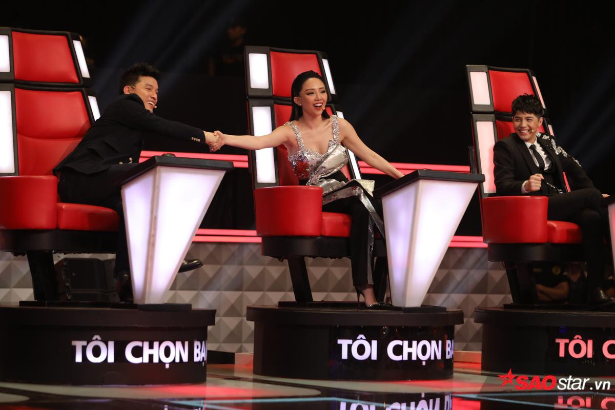 Nhìn ngắm muôn vàn biểu cảm từ 'thần thánh' đến… không đỡ nổi trên 'ghế nóng' The Voice 2018 Ảnh 2