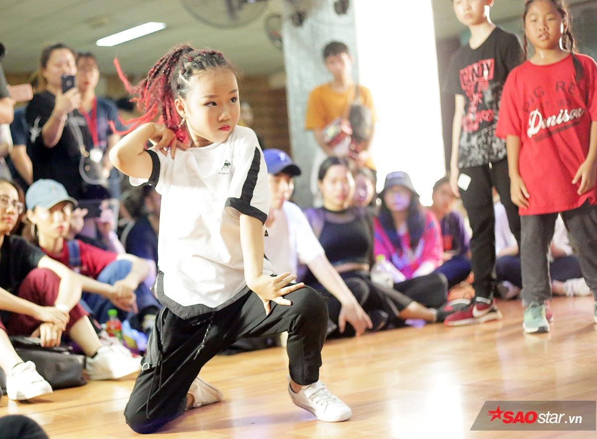 Tròn mắt ngắm bước nhảy hiphop máu lửa của các dancer nhí Ảnh 1